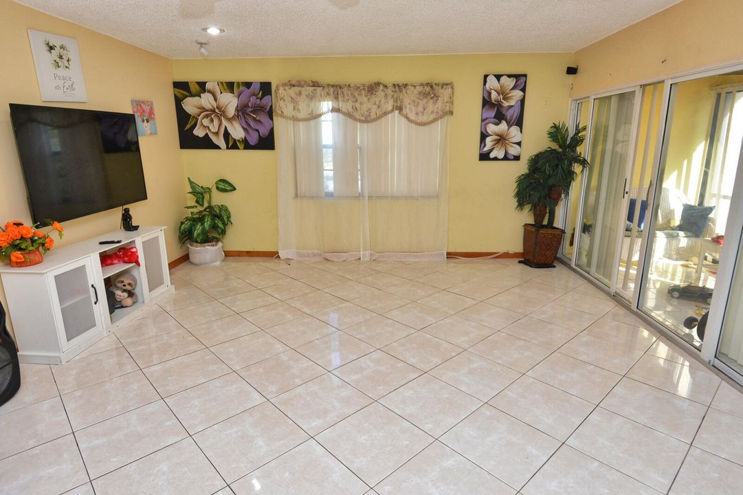 待售: $130,000 (2 贝兹, 2 浴室, 1144 平方英尺)