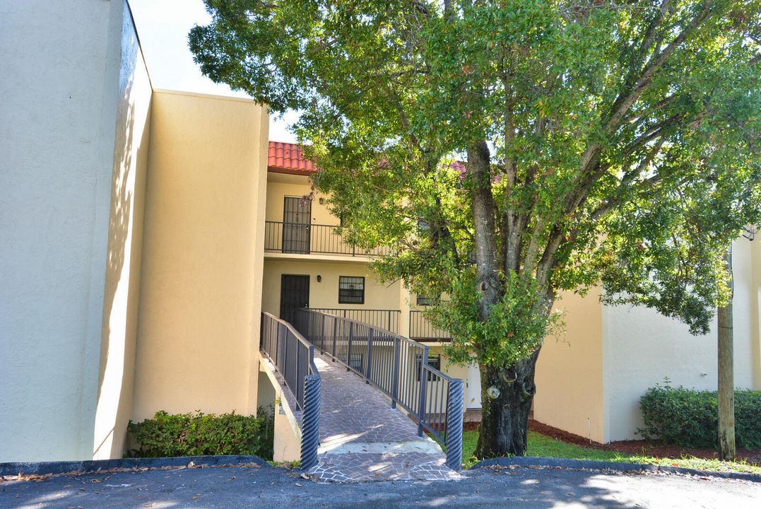 待售: $130,000 (2 贝兹, 2 浴室, 1144 平方英尺)