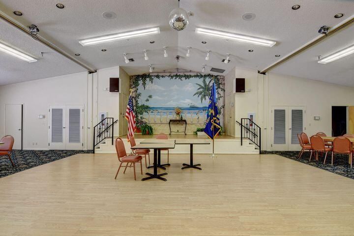 For Sale: $354,900 (2 beds, 2 baths, 1148 Square Feet)