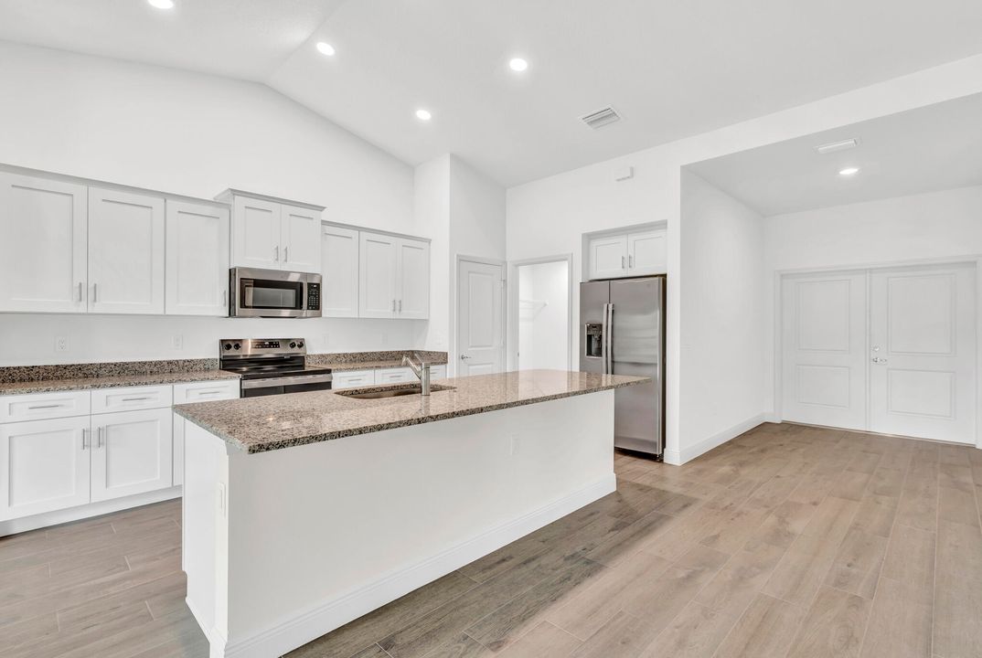 На продажу: $724,900 (4 спален, 2 ванн, 2069 Квадратных фут)