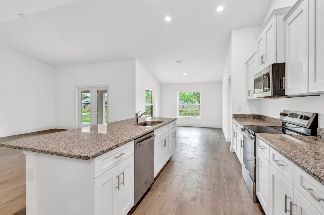 На продажу: $724,900 (4 спален, 2 ванн, 2069 Квадратных фут)