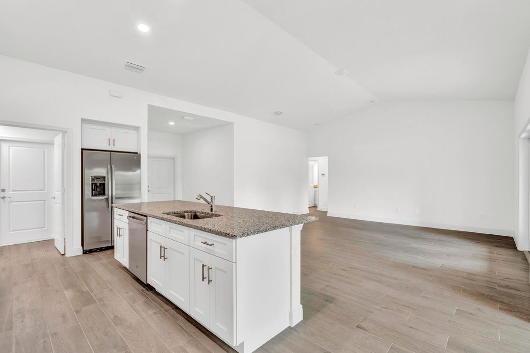 На продажу: $724,900 (4 спален, 2 ванн, 2069 Квадратных фут)