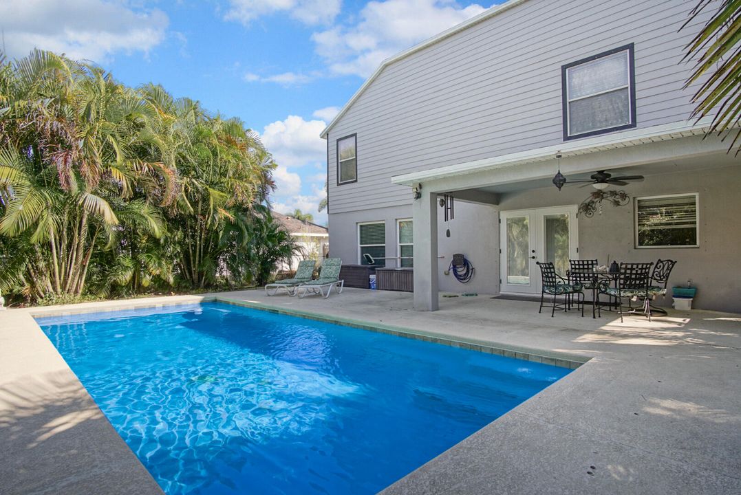 En Venta: $570,000 (4 camas, 2 baños, 3025 Pies cuadrados)