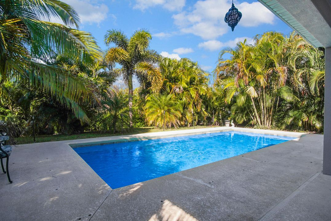 En Venta: $570,000 (4 camas, 2 baños, 3025 Pies cuadrados)