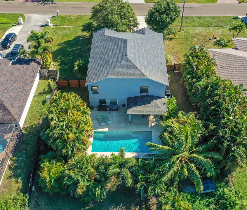 En Venta: $570,000 (4 camas, 2 baños, 3025 Pies cuadrados)