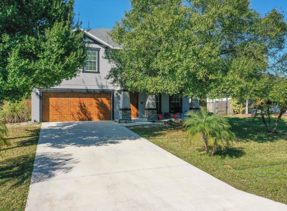 En Venta: $570,000 (4 camas, 2 baños, 3025 Pies cuadrados)