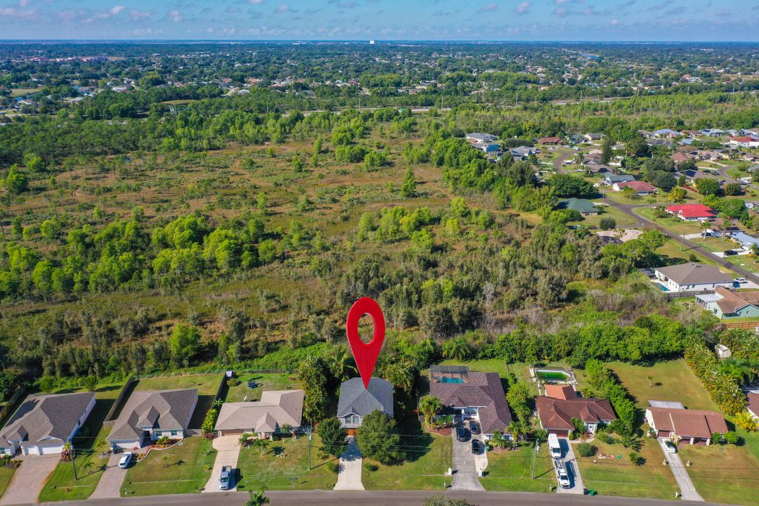 En Venta: $570,000 (4 camas, 2 baños, 3025 Pies cuadrados)