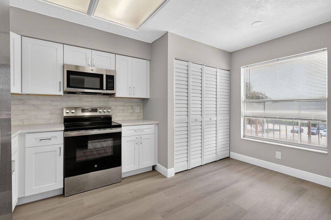 For Rent: $2,190 (2 beds, 2 baths, 1060 Square Feet)