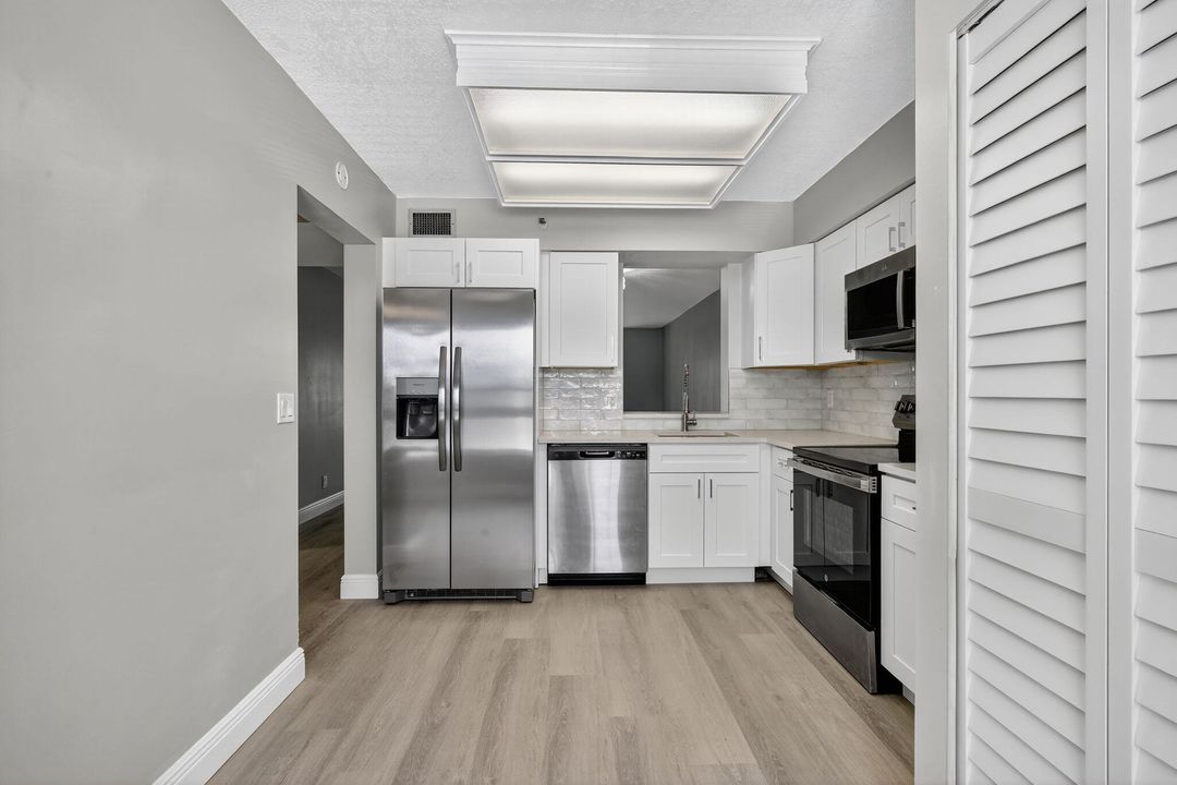 For Rent: $2,190 (2 beds, 2 baths, 1060 Square Feet)