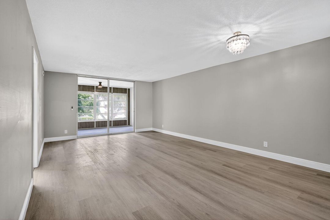 For Rent: $2,190 (2 beds, 2 baths, 1060 Square Feet)