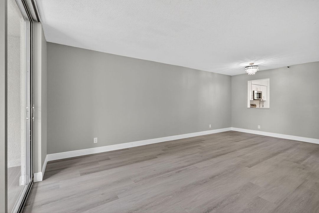 For Rent: $2,190 (2 beds, 2 baths, 1060 Square Feet)