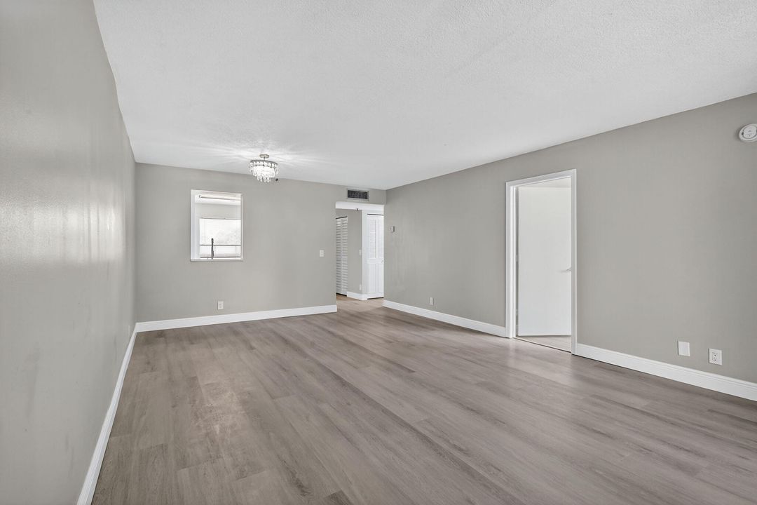 For Rent: $2,190 (2 beds, 2 baths, 1060 Square Feet)