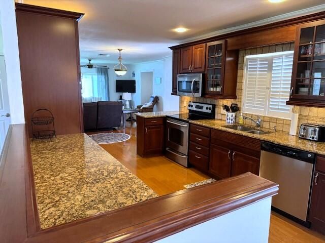 For Rent: $14,000 (3 beds, 2 baths, 2020 Square Feet)