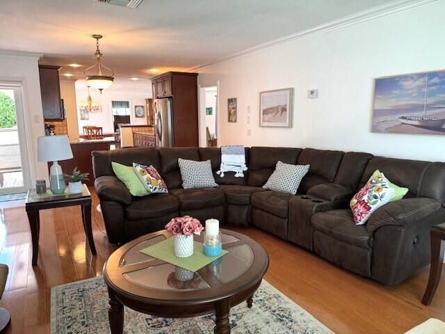 For Rent: $14,000 (3 beds, 2 baths, 2020 Square Feet)