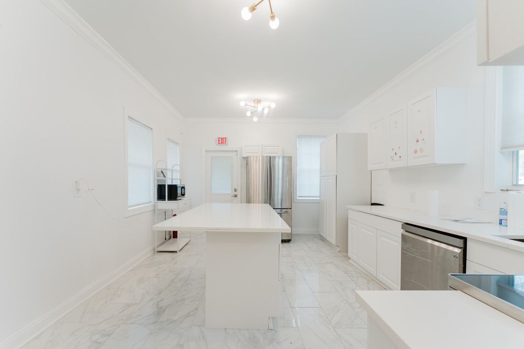 For Rent: $8,750 (3 beds, 2 baths, 2141 Square Feet)