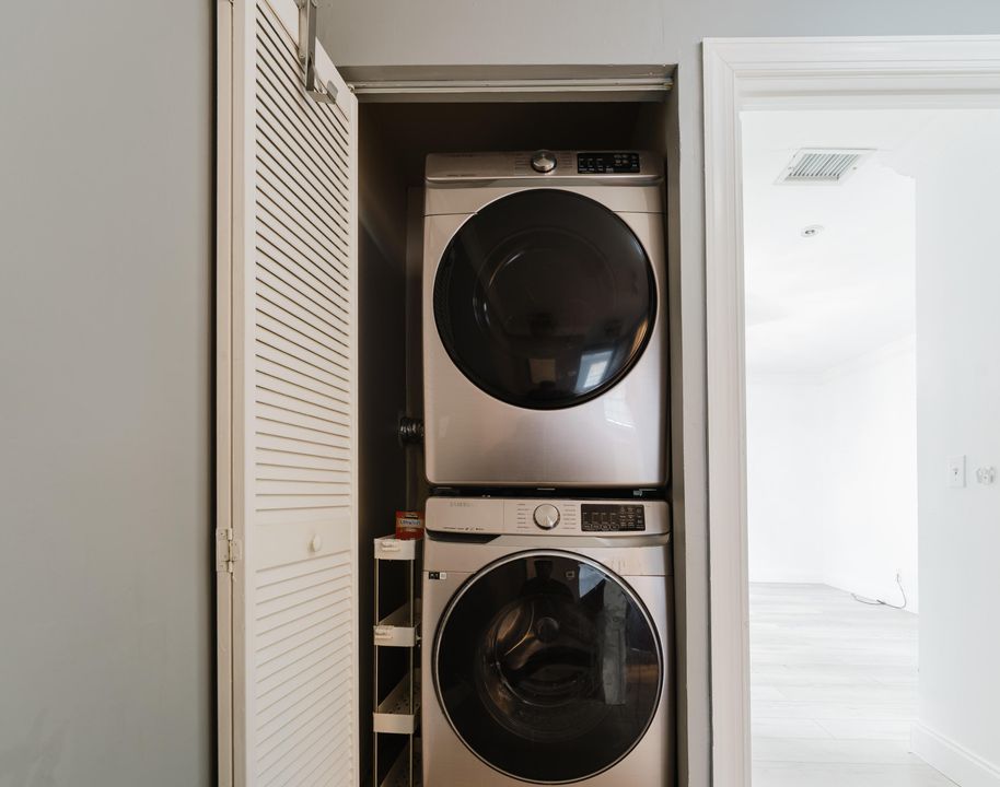 For Rent: $8,750 (3 beds, 2 baths, 2141 Square Feet)