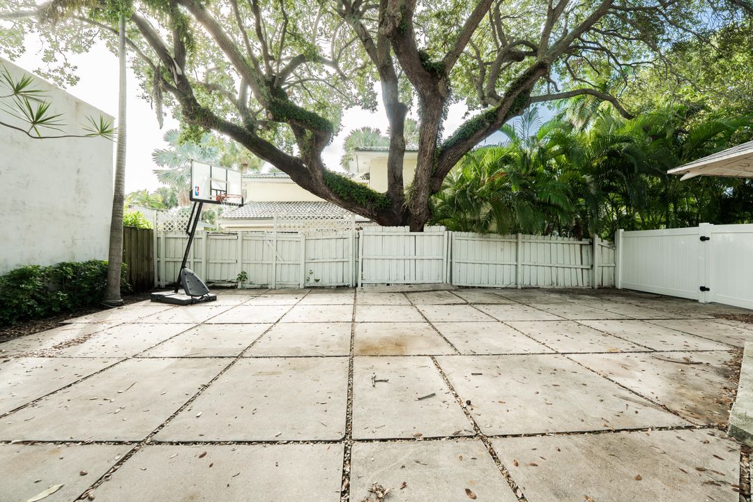 For Rent: $8,750 (3 beds, 2 baths, 2141 Square Feet)