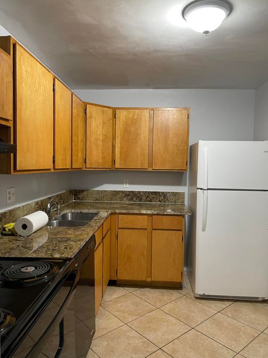 For Sale: $225,000 (2 beds, 2 baths, 995 Square Feet)