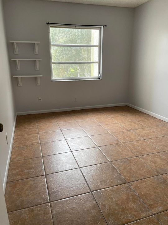 For Sale: $225,000 (2 beds, 2 baths, 995 Square Feet)