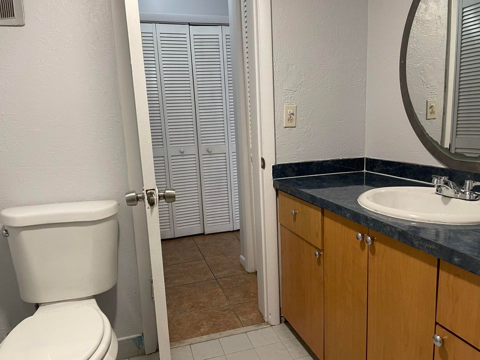 For Sale: $225,000 (2 beds, 2 baths, 995 Square Feet)