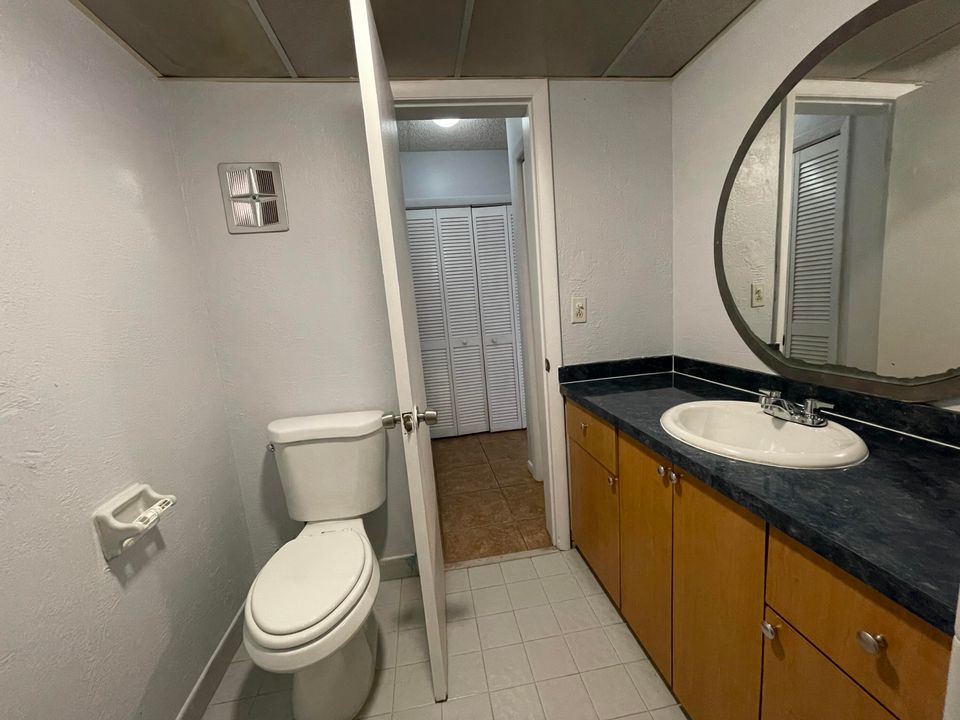 For Sale: $225,000 (2 beds, 2 baths, 995 Square Feet)