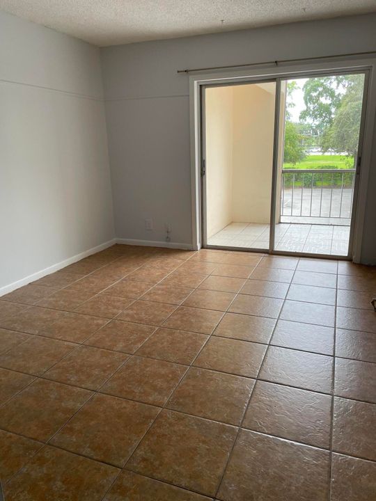 For Sale: $225,000 (2 beds, 2 baths, 995 Square Feet)