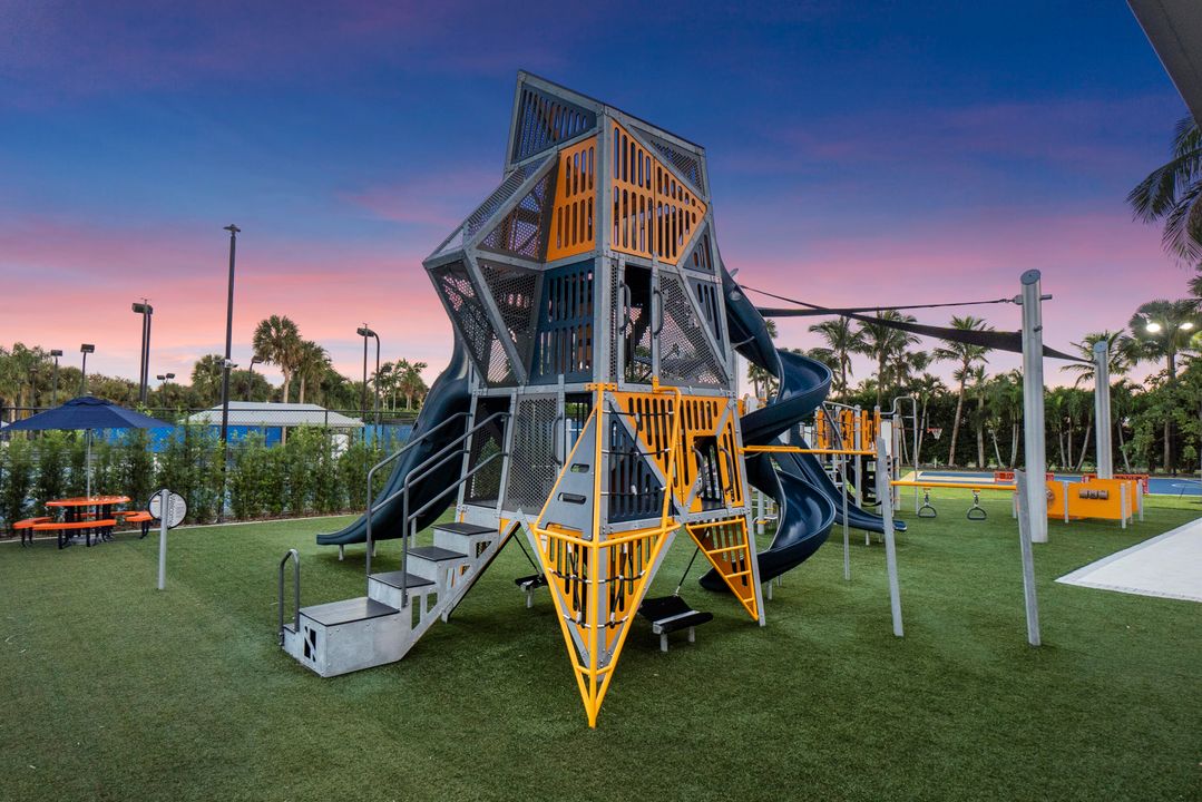 For Sale: $595,000 (3 beds, 2 baths, 1925 Square Feet)