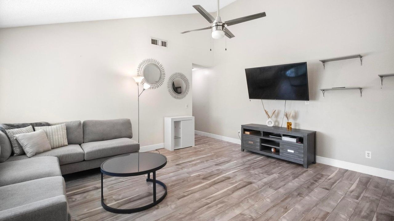 For Sale: $330,000 (3 beds, 2 baths, 1332 Square Feet)