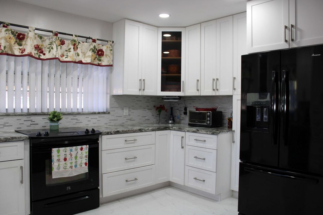 For Sale: $255,000 (2 beds, 2 baths, 980 Square Feet)