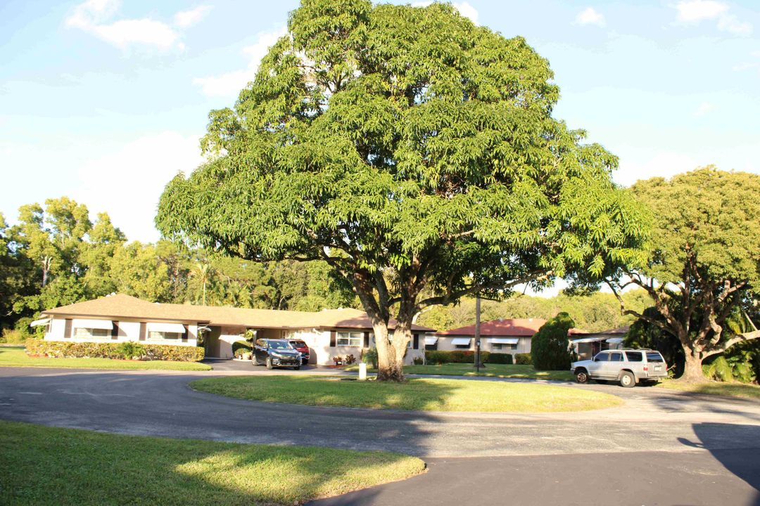 For Sale: $255,000 (2 beds, 2 baths, 980 Square Feet)