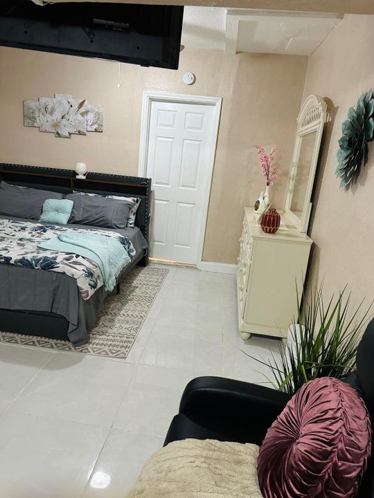 В аренду: $4,200 (3 спален, 2 ванн, 1200 Квадратных фут)