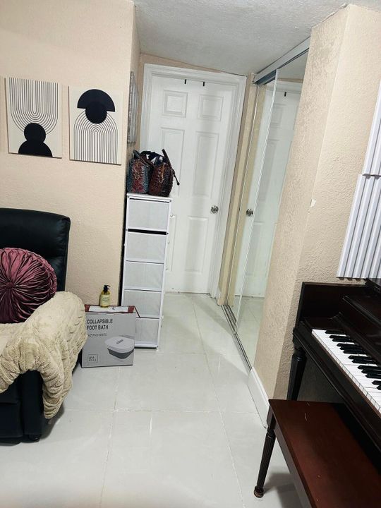 В аренду: $4,200 (3 спален, 2 ванн, 1200 Квадратных фут)