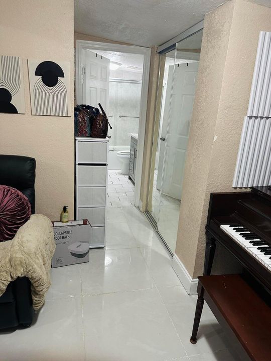 В аренду: $4,200 (3 спален, 2 ванн, 1200 Квадратных фут)