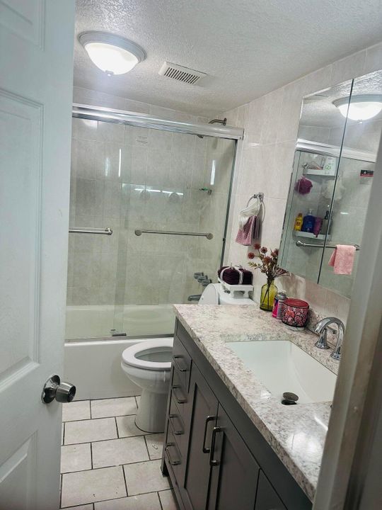 В аренду: $4,200 (3 спален, 2 ванн, 1200 Квадратных фут)