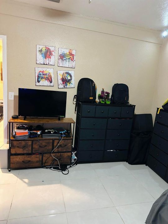 В аренду: $4,200 (3 спален, 2 ванн, 1200 Квадратных фут)