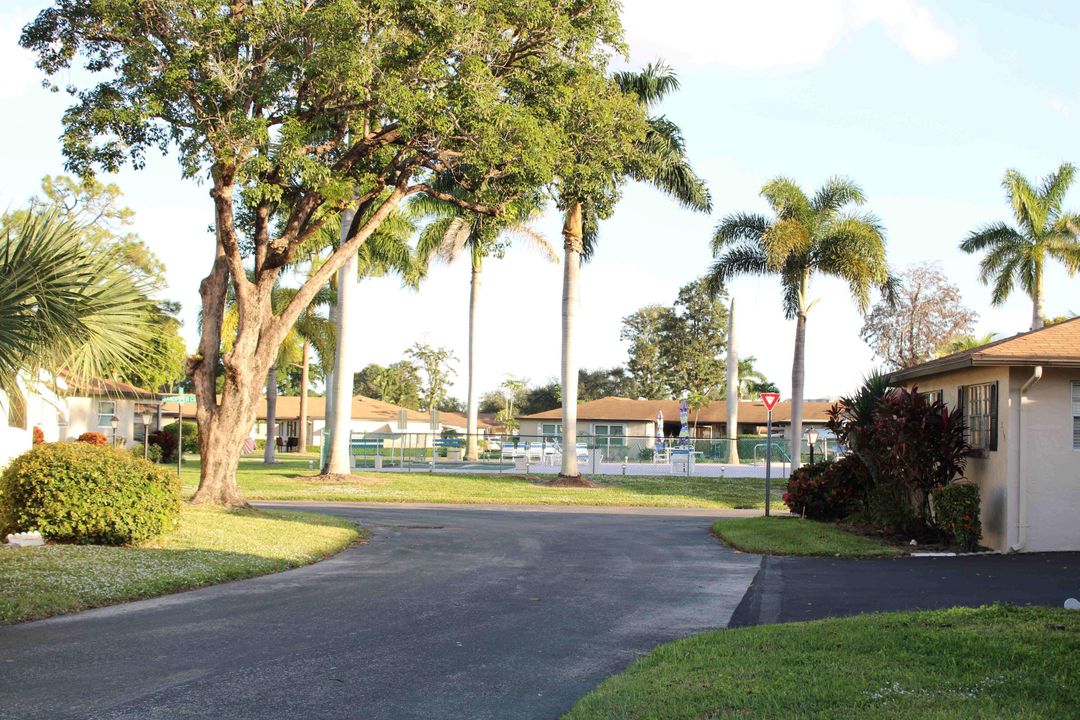 For Sale: $255,000 (2 beds, 2 baths, 980 Square Feet)