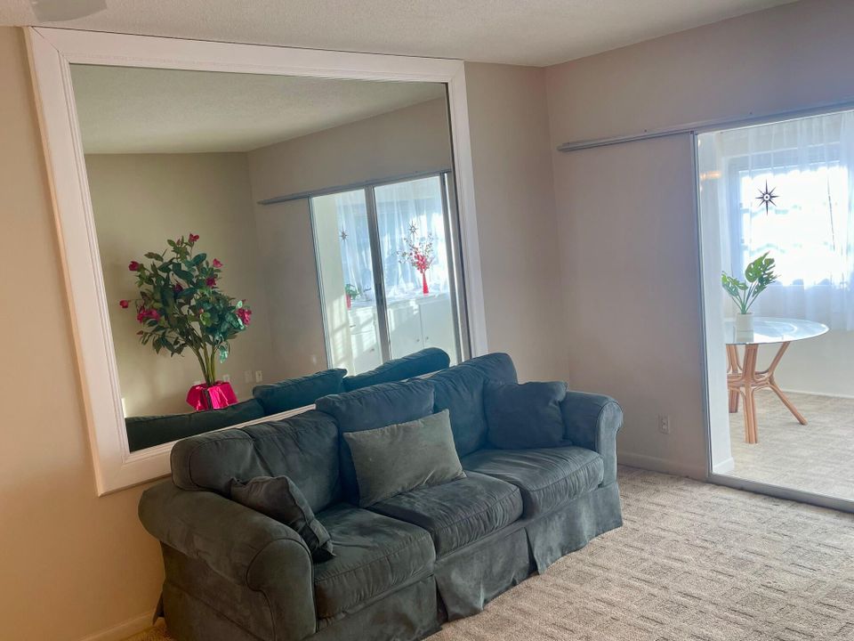 待售: $114,999 (2 贝兹, 1 浴室, 729 平方英尺)