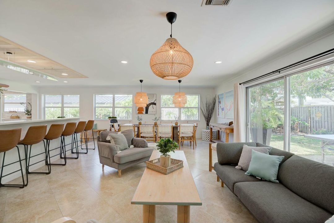 出租: $17,500 (3 贝兹, 2 浴室, 1880 平方英尺)