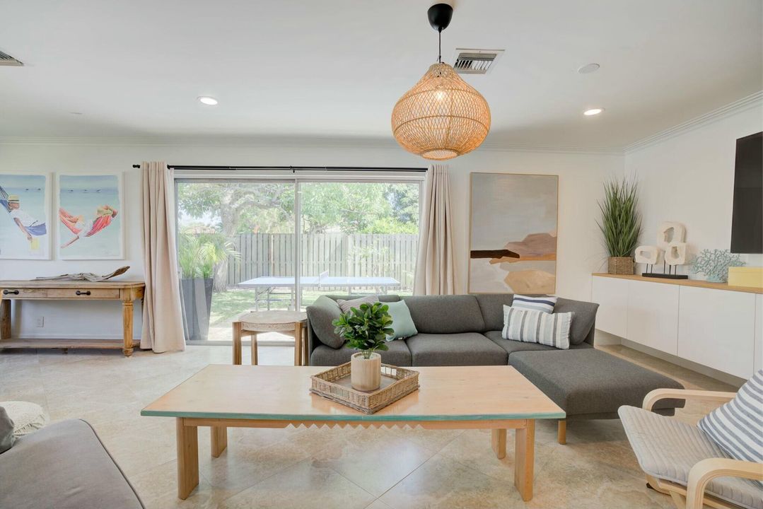 出租: $17,500 (3 贝兹, 2 浴室, 1880 平方英尺)