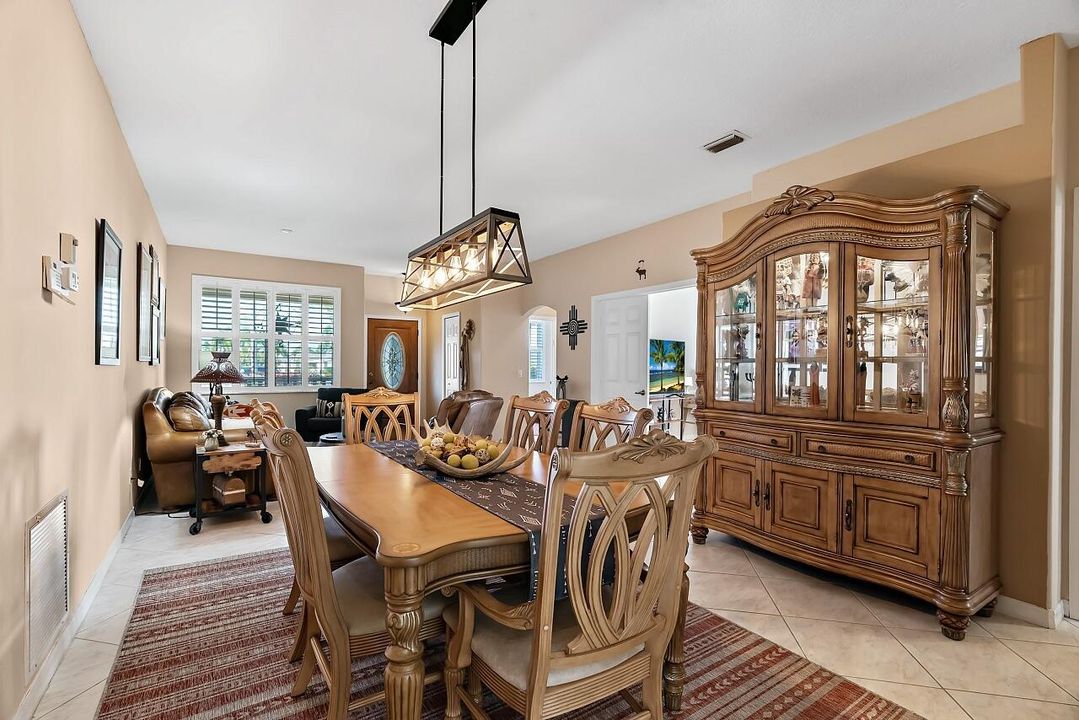 En Venta: $249,900 (2 camas, 2 baños, 1573 Pies cuadrados)