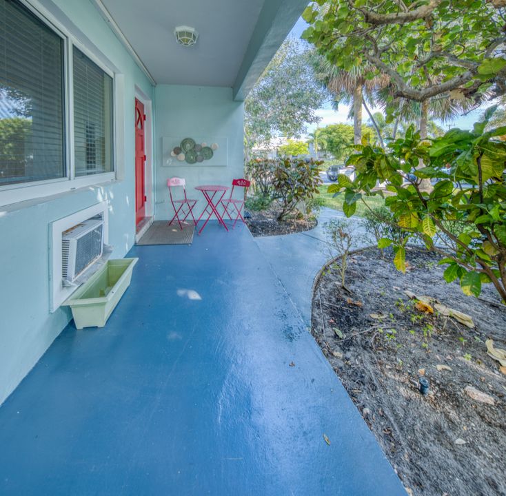 合同活跃: $1,635 (1 贝兹, 1 浴室, 750 平方英尺)