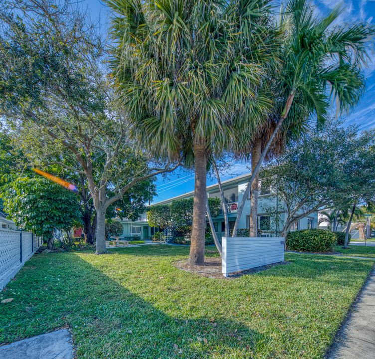 合同活跃: $1,635 (1 贝兹, 1 浴室, 750 平方英尺)