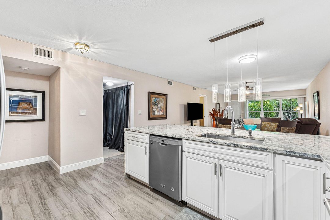 En Venta: $325,000 (2 camas, 2 baños, 1227 Pies cuadrados)