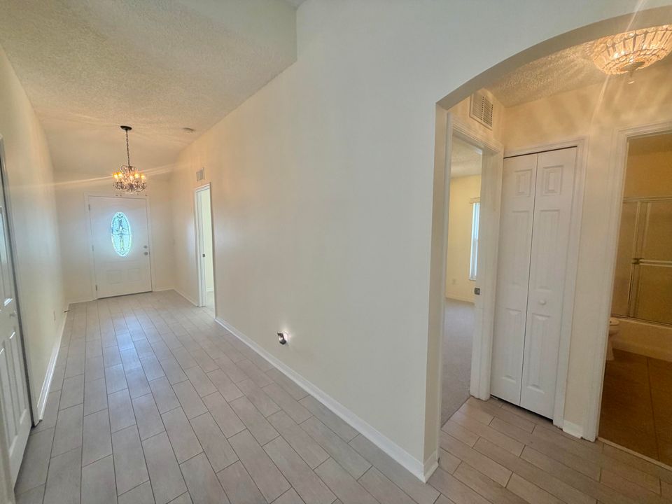 En Venta: $304,500 (4 camas, 2 baños, 1902 Pies cuadrados)