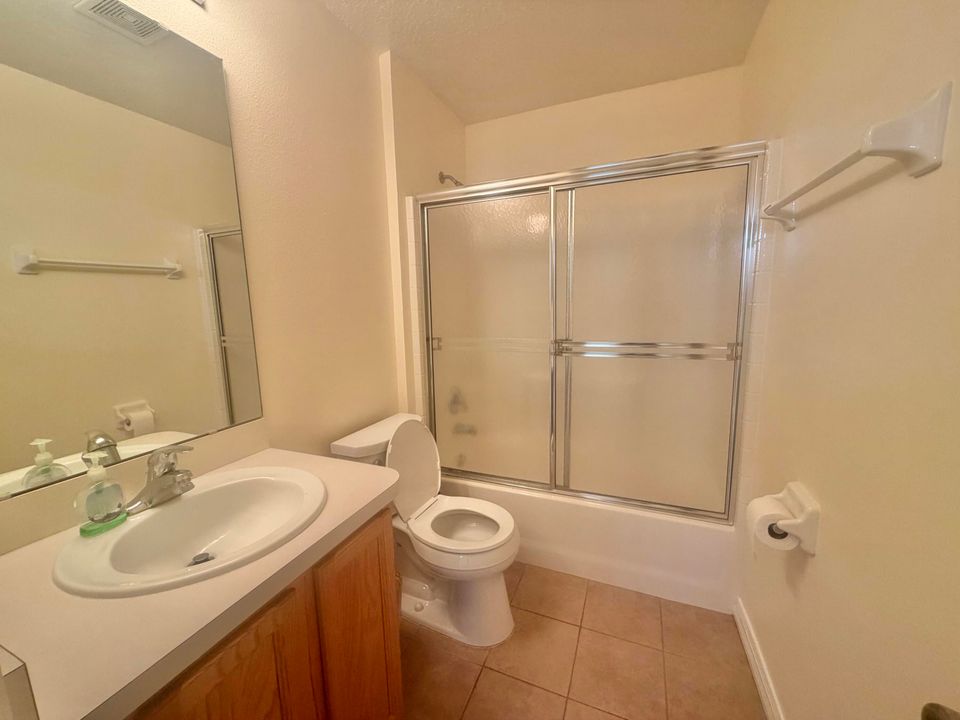 En Venta: $304,500 (4 camas, 2 baños, 1902 Pies cuadrados)