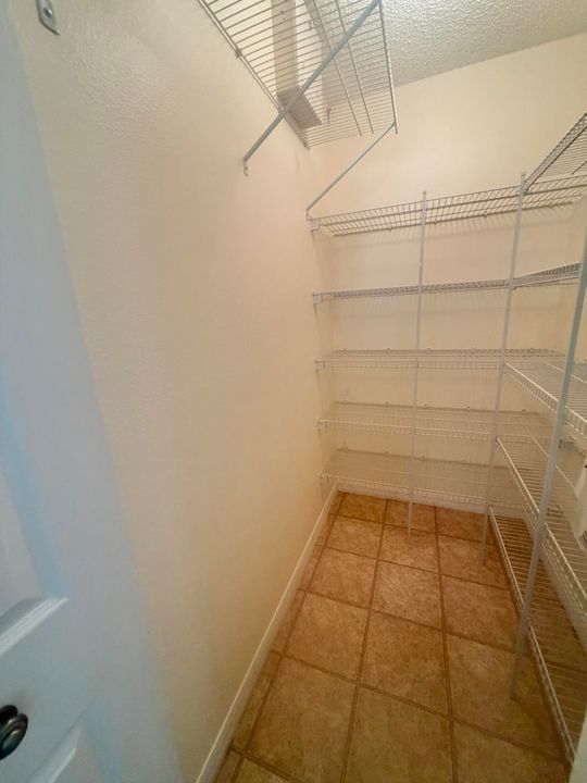 En Venta: $304,500 (4 camas, 2 baños, 1902 Pies cuadrados)