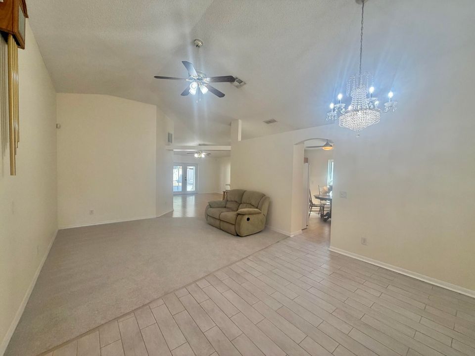 En Venta: $304,500 (4 camas, 2 baños, 1902 Pies cuadrados)