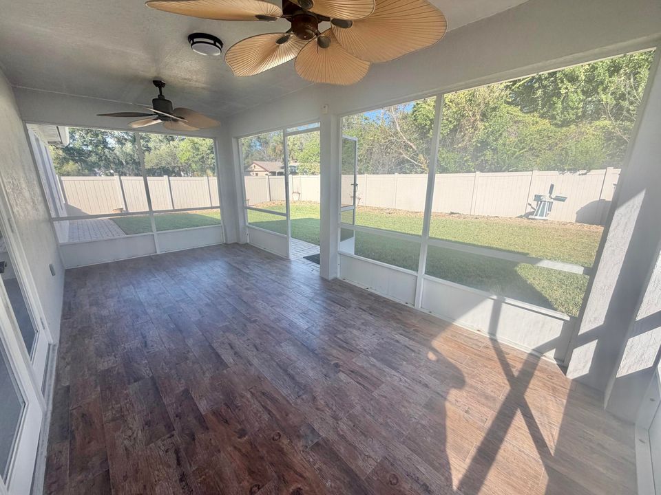 En Venta: $304,500 (4 camas, 2 baños, 1902 Pies cuadrados)