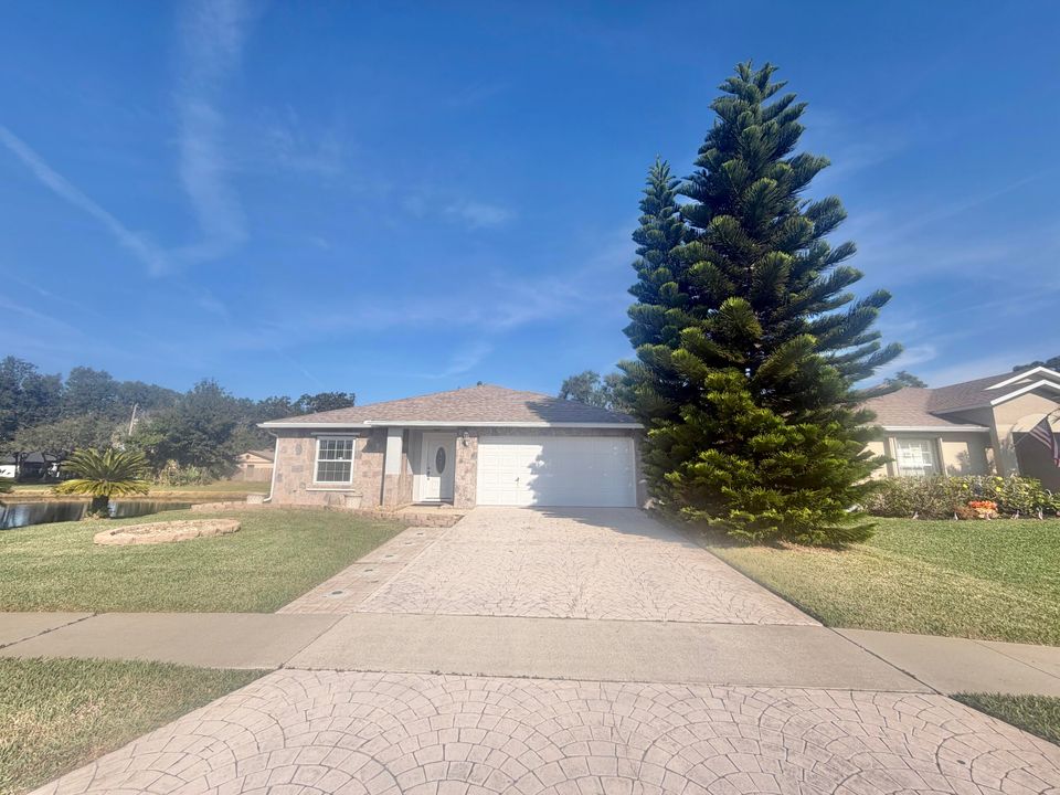 En Venta: $304,500 (4 camas, 2 baños, 1902 Pies cuadrados)