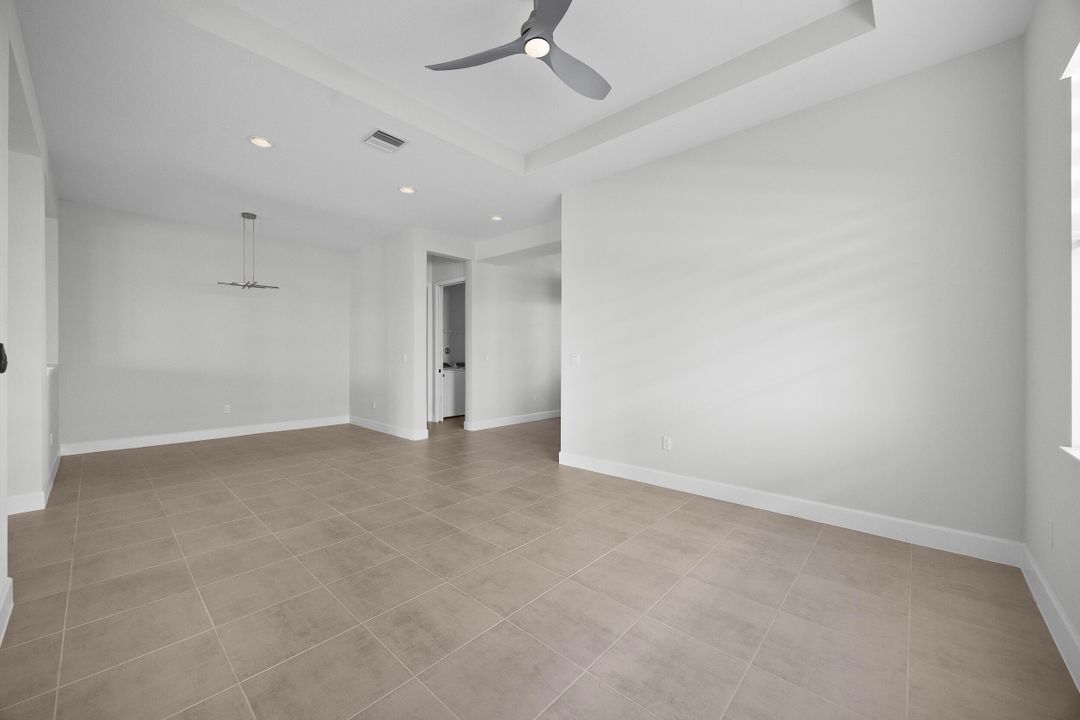 Active With Contract: $3,500 (3 beds, 3 baths, 2041 Square Feet)